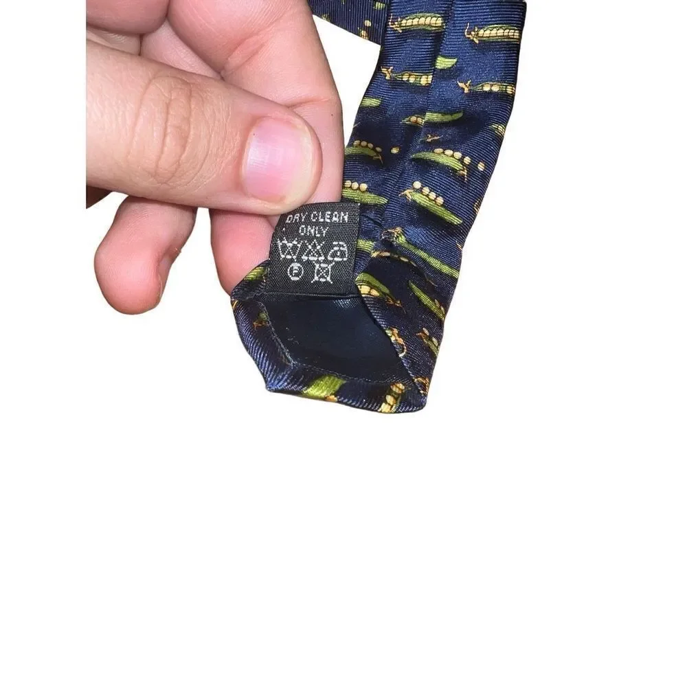 Joseph Lyman for Bloomingdales Pea Pod Handmade in Italy Necktie
